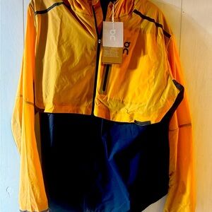Men’s On Cloud weather jacket full zip mango/navy XL New with Tags
